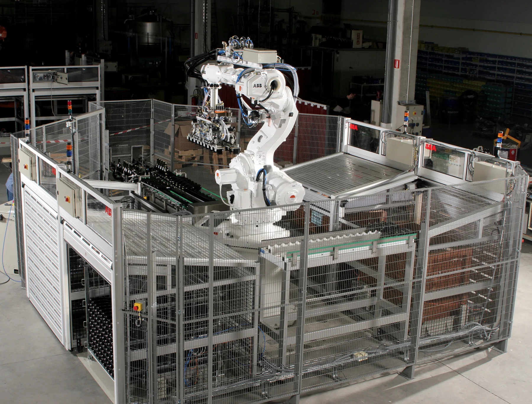 Cellule robotisée PicPacSystems en atelier