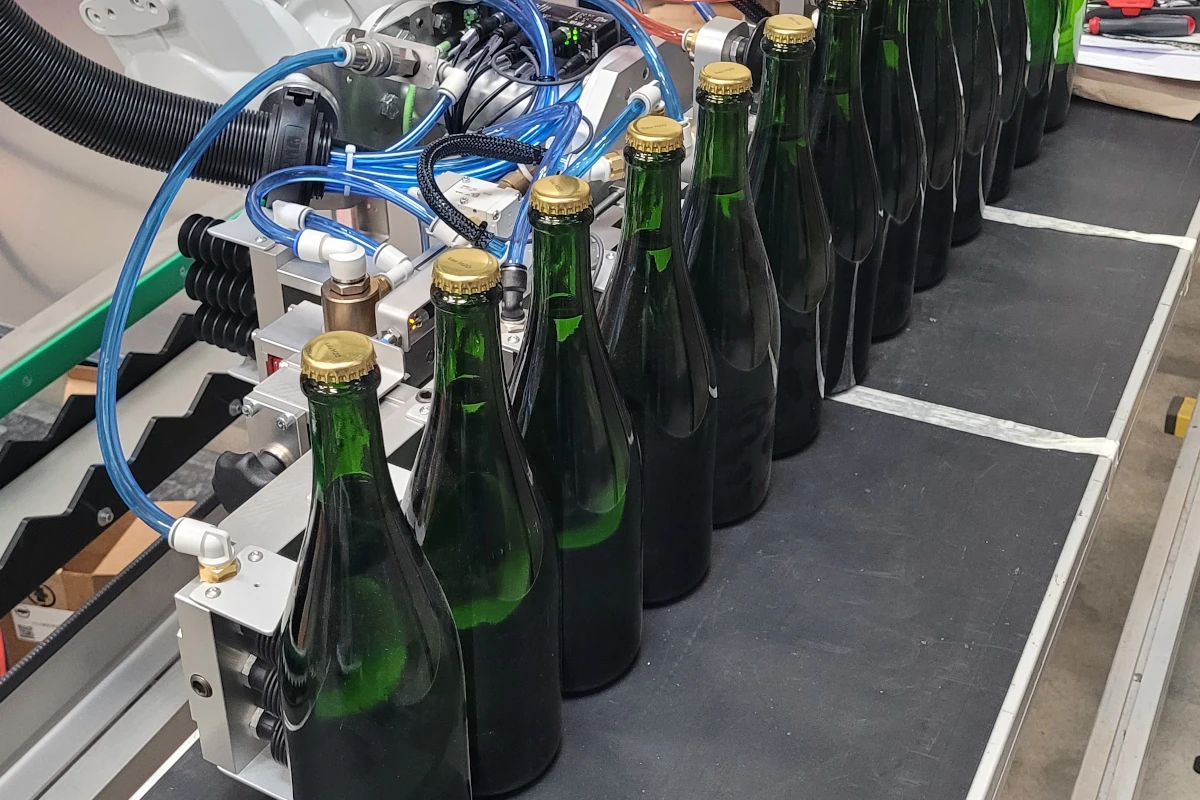 Préhenseur robotique pour bouteilles